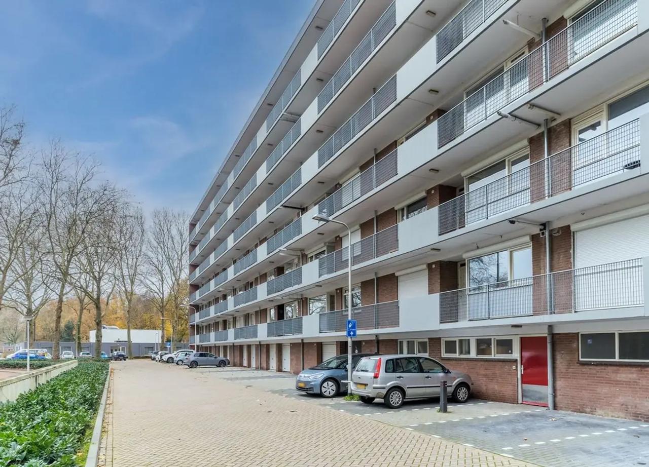 3-Bedroom Apartment in Tilburg - Image 1