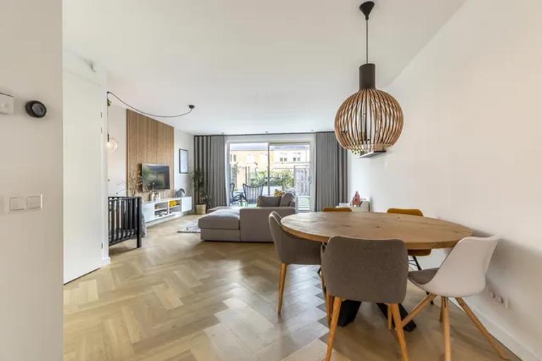 4-bedroom townhouse with sunny garden - Image 4