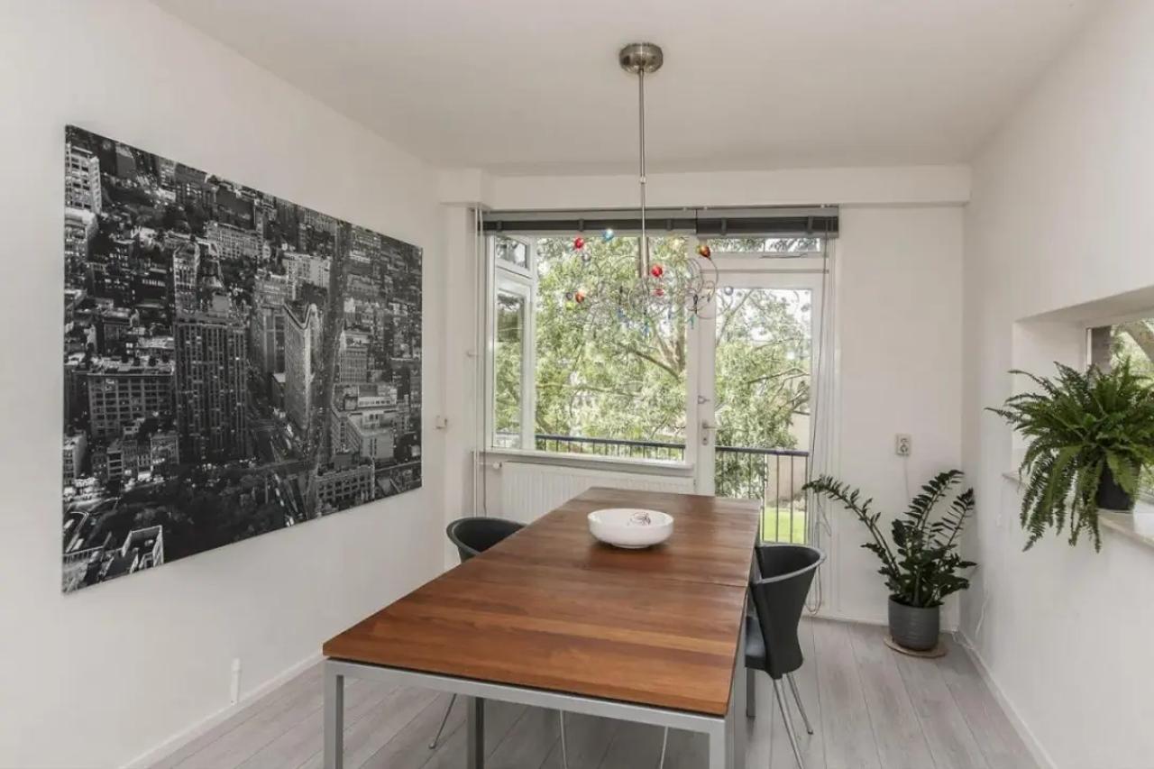 Licht hoekappartement met terras in Voorburg - Afbeelding 2