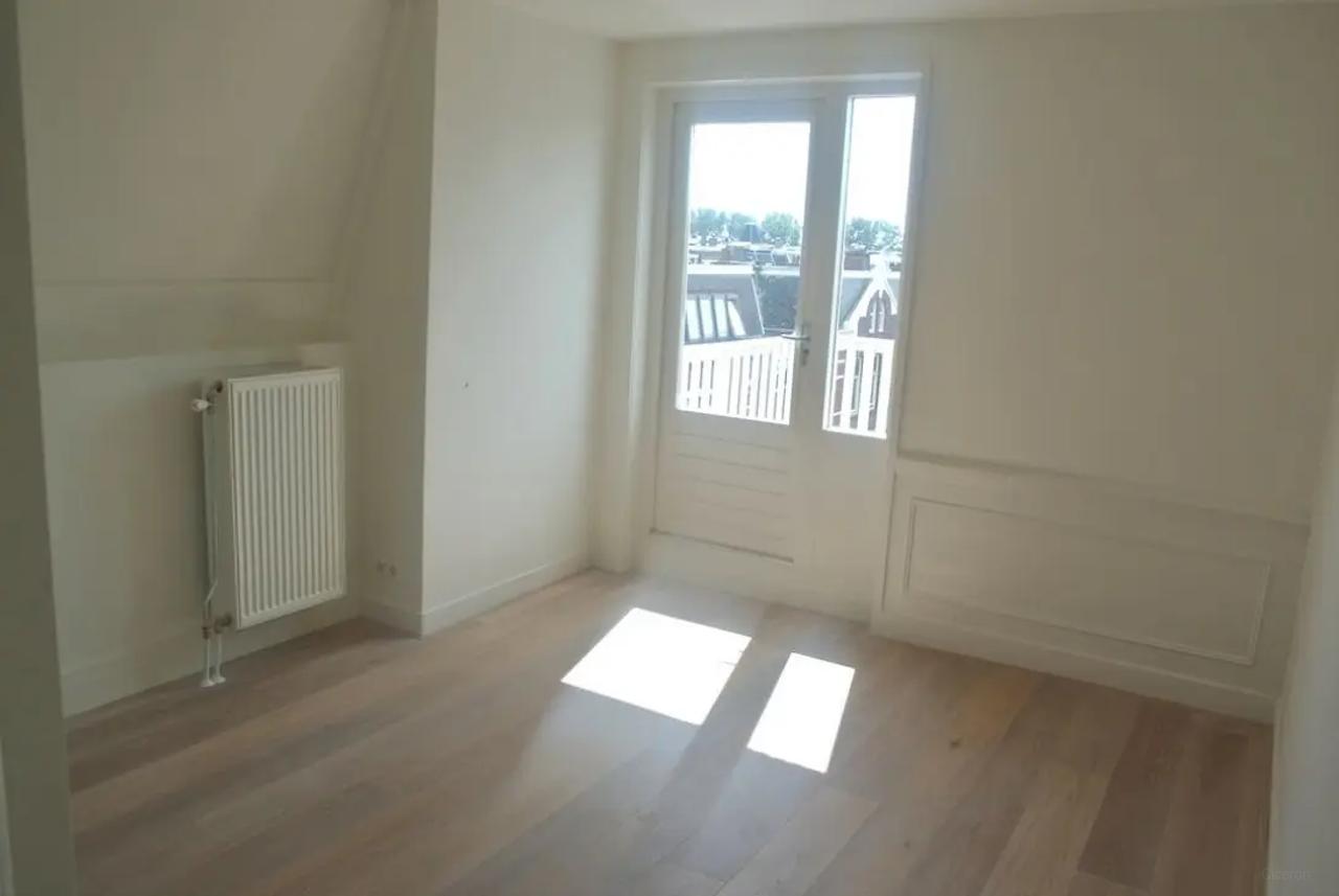 Licht 3-kamerappartement met balkon - Afbeelding 4