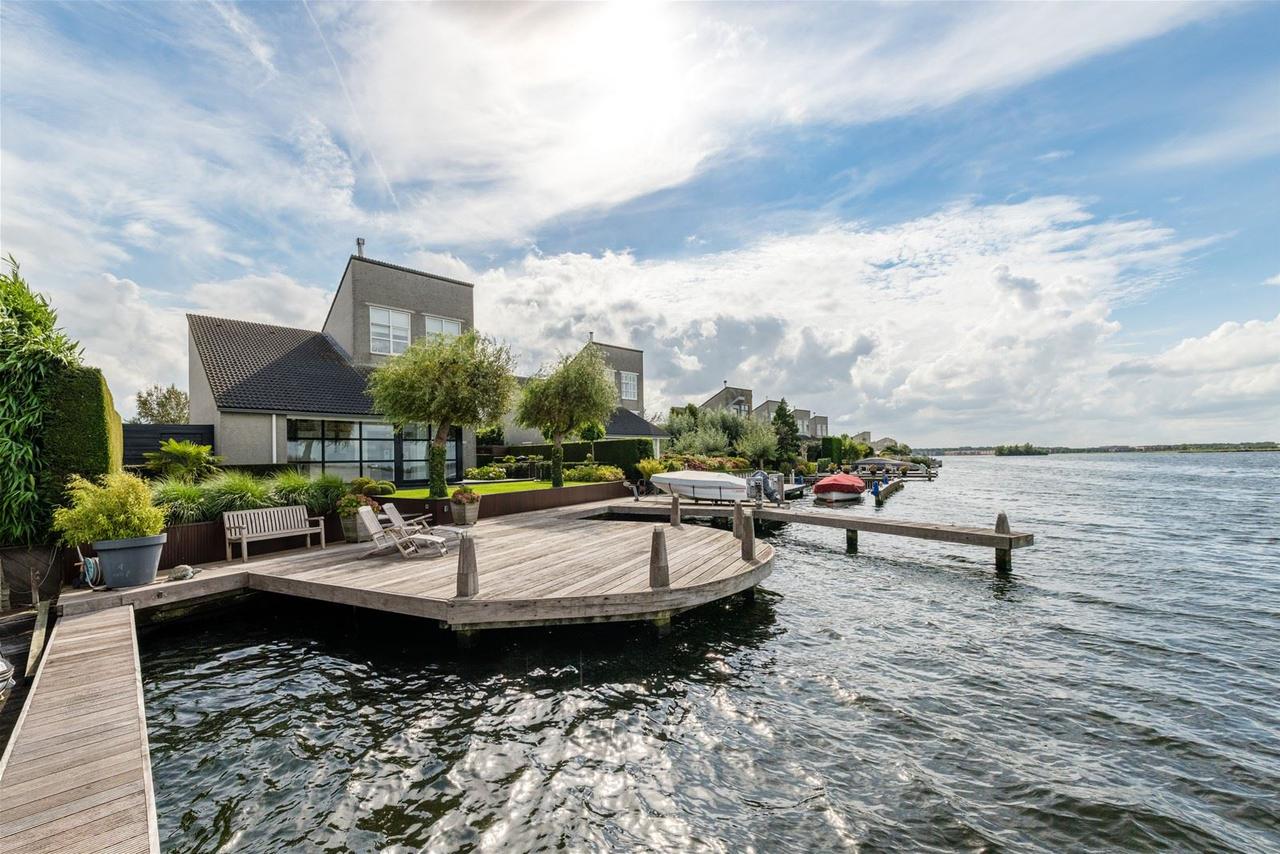 Detached Waterfront Home in Noorderplassen - Image 2