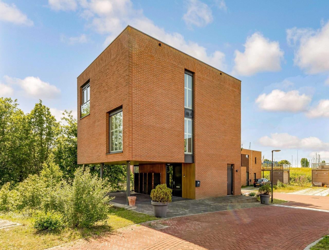 Detached Living in Green Surroundings with Sauna - Image 1