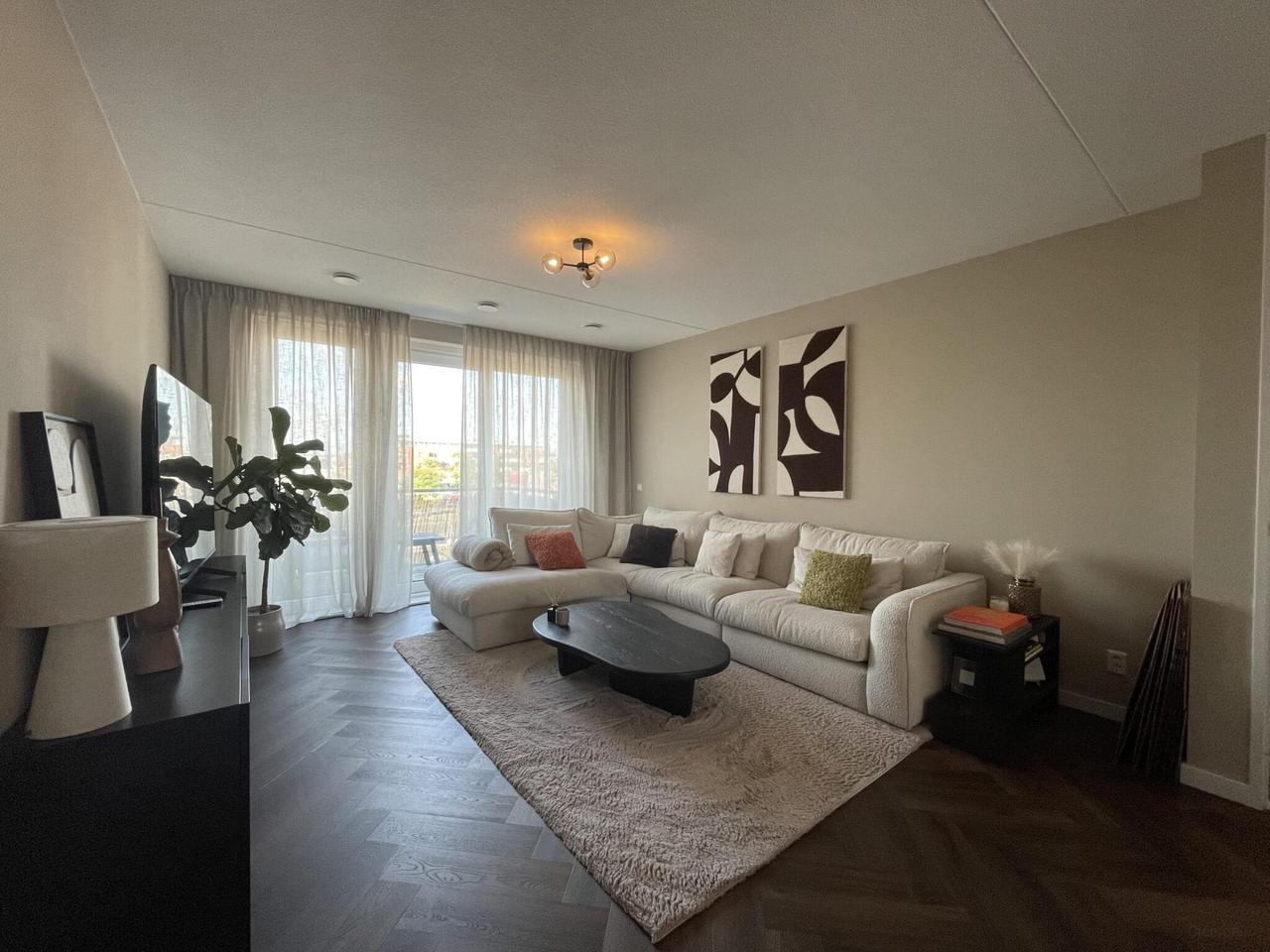 Licht 3-kamerappartement met balkon - Afbeelding 2
