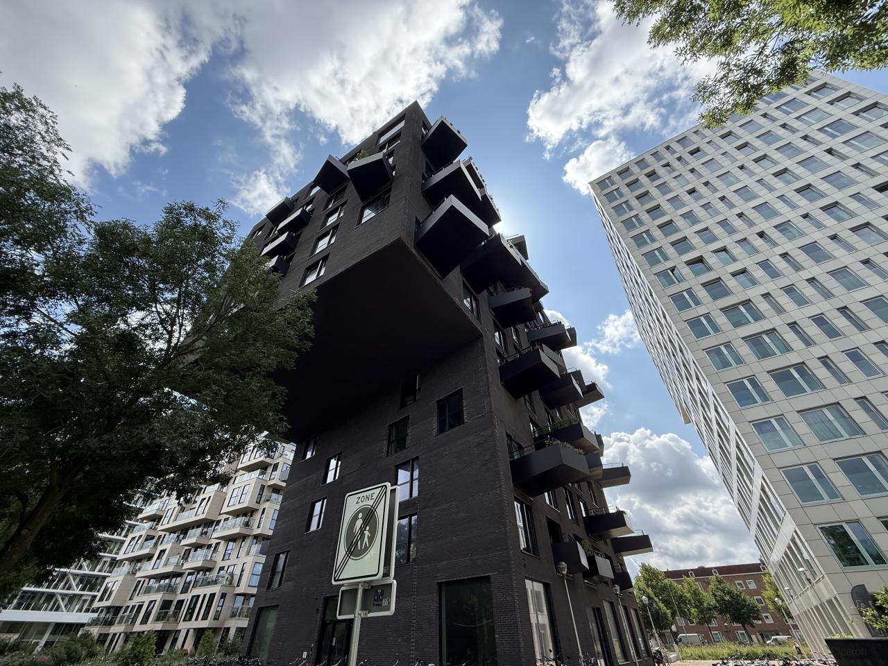 2-kamerappartement met parkeren in Amsterdam - Afbeelding 1