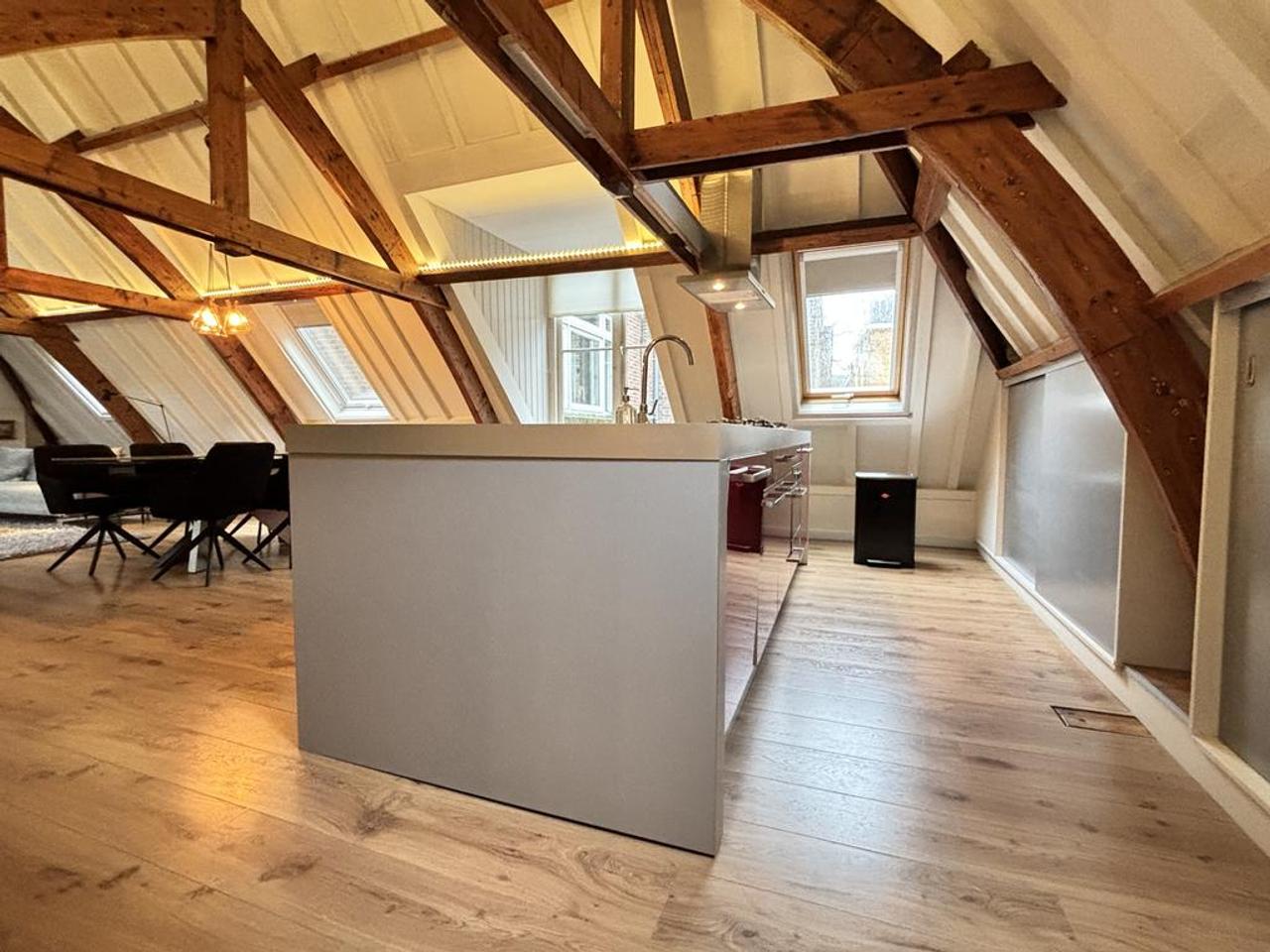 Monumentaal penthouse bij de Dom met parkeerplek - Afbeelding 14