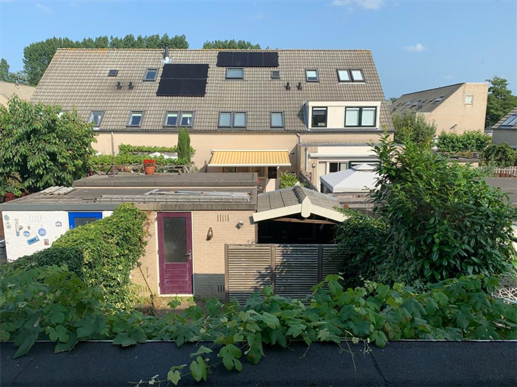House with Garden and 3 Bedrooms in Haarlem - Image 1