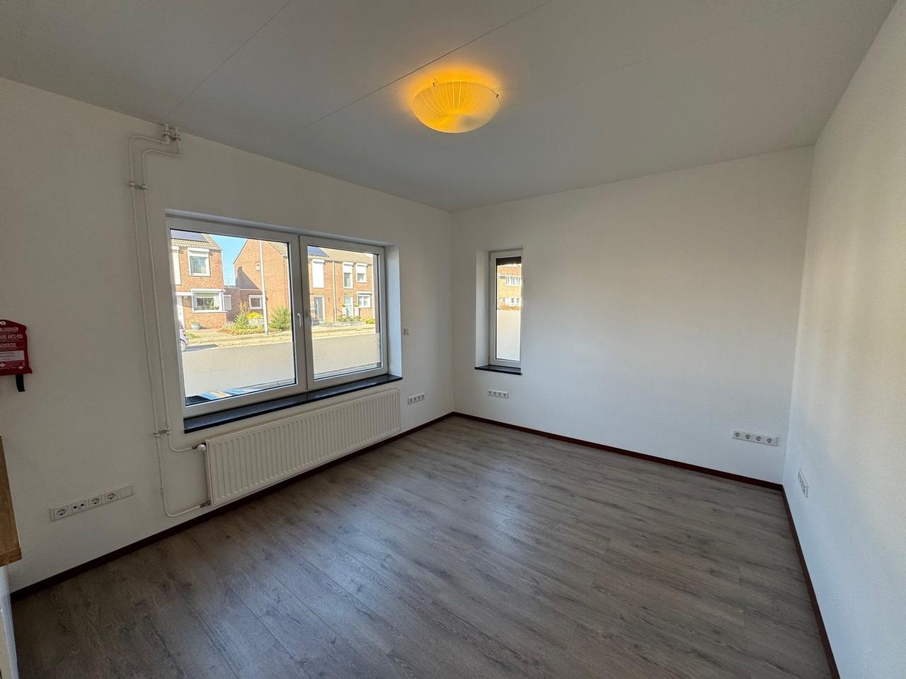 16 m² room with private kitchen in Nazareth - Image 2
