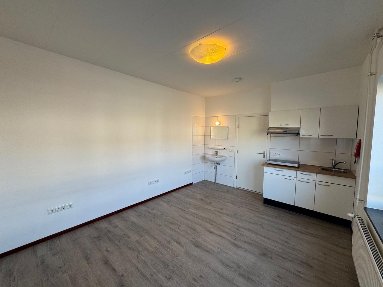 16 m² room with private kitchen in Nazareth - Image 4
