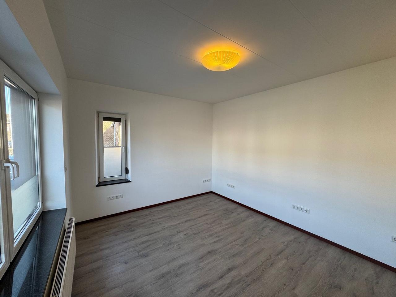 16 m² room with private kitchen in Nazareth - Image 5