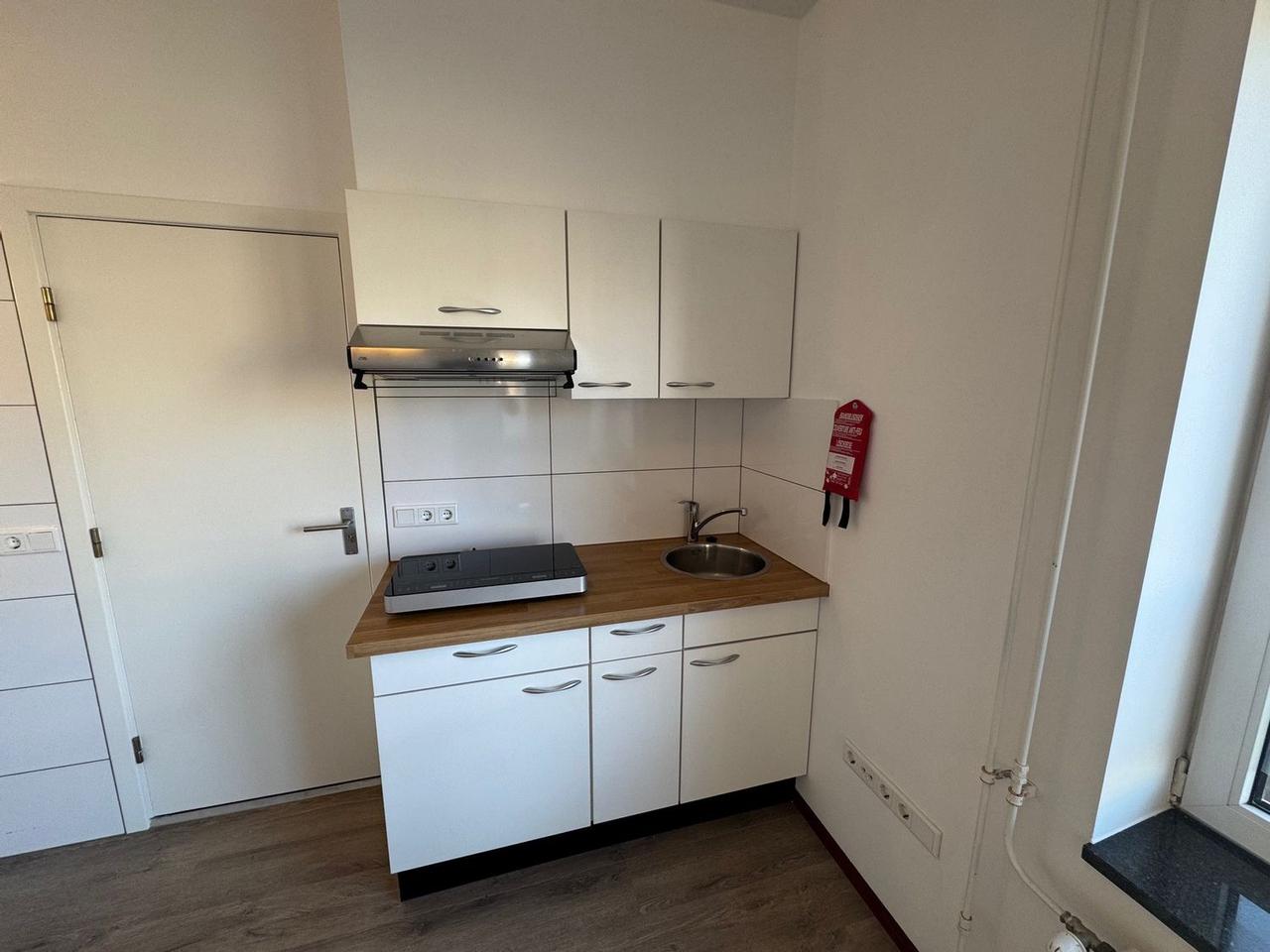 16 m² room with private kitchen in Nazareth - Image 6