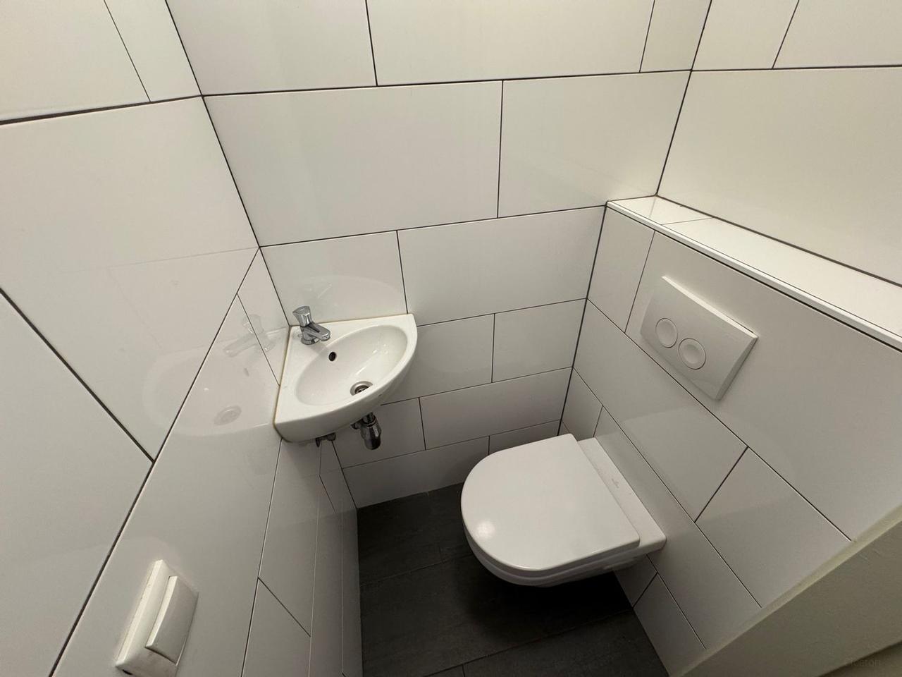 16 m² room with private kitchen in Nazareth - Image 7
