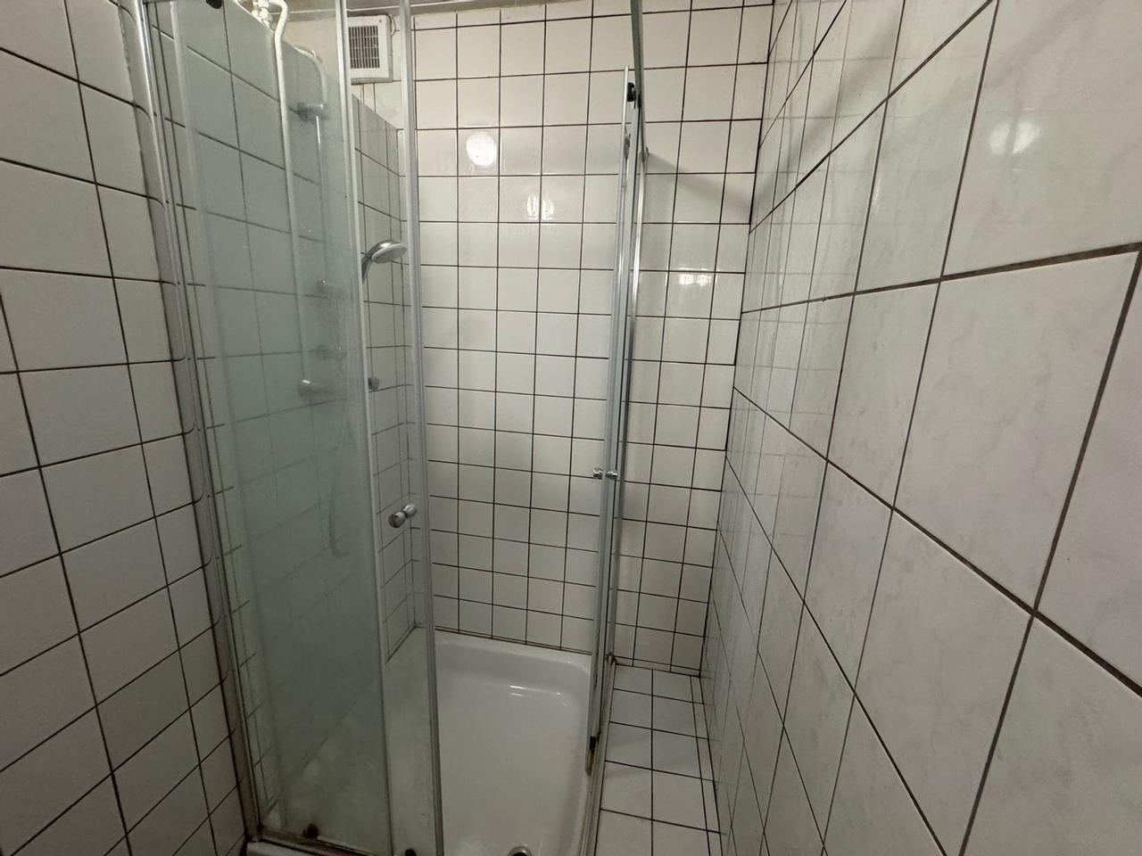 16 m² room with private kitchen in Nazareth - Image 10