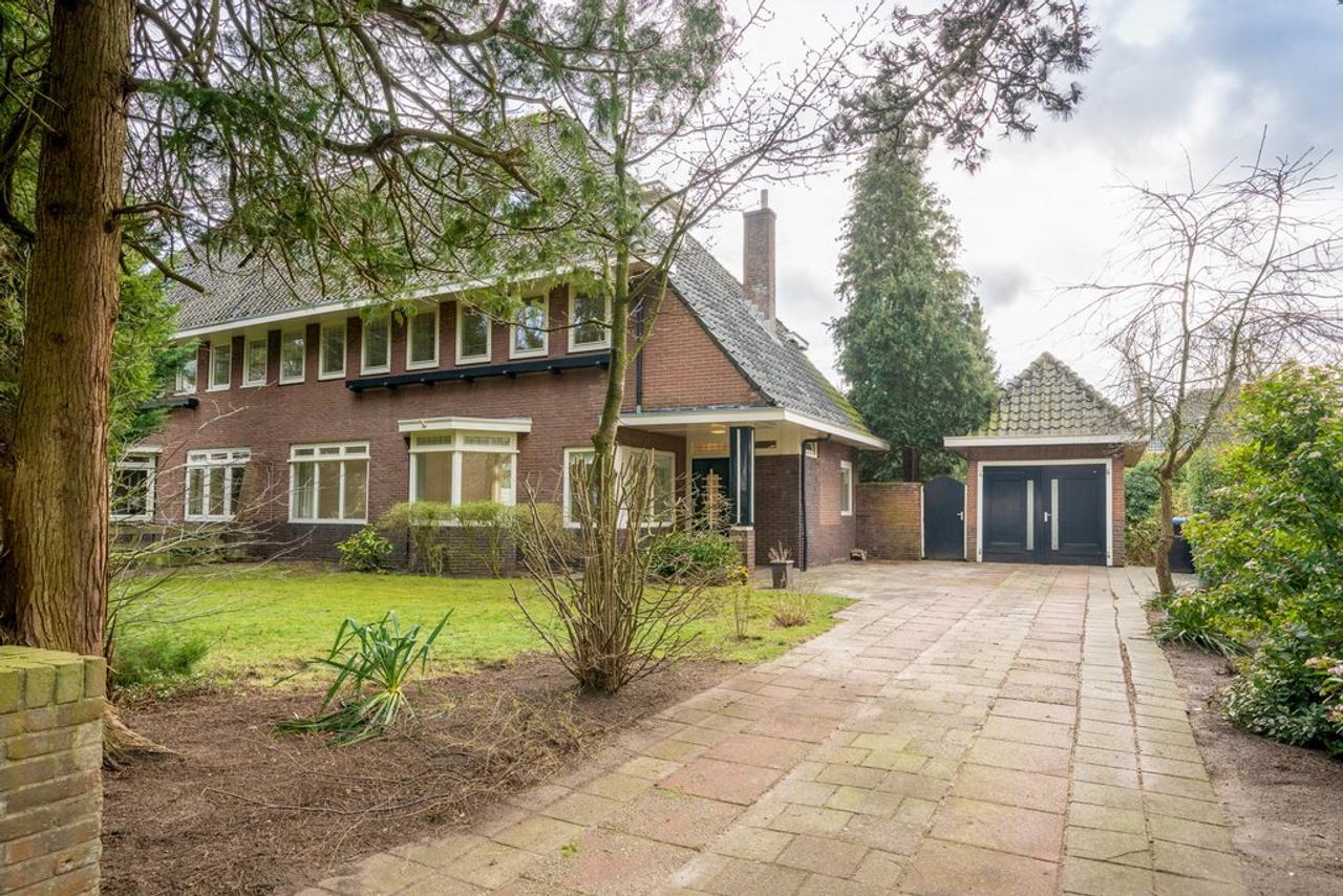 Spacious 1930s Semi-Detached with Garden and Garage - Image 1