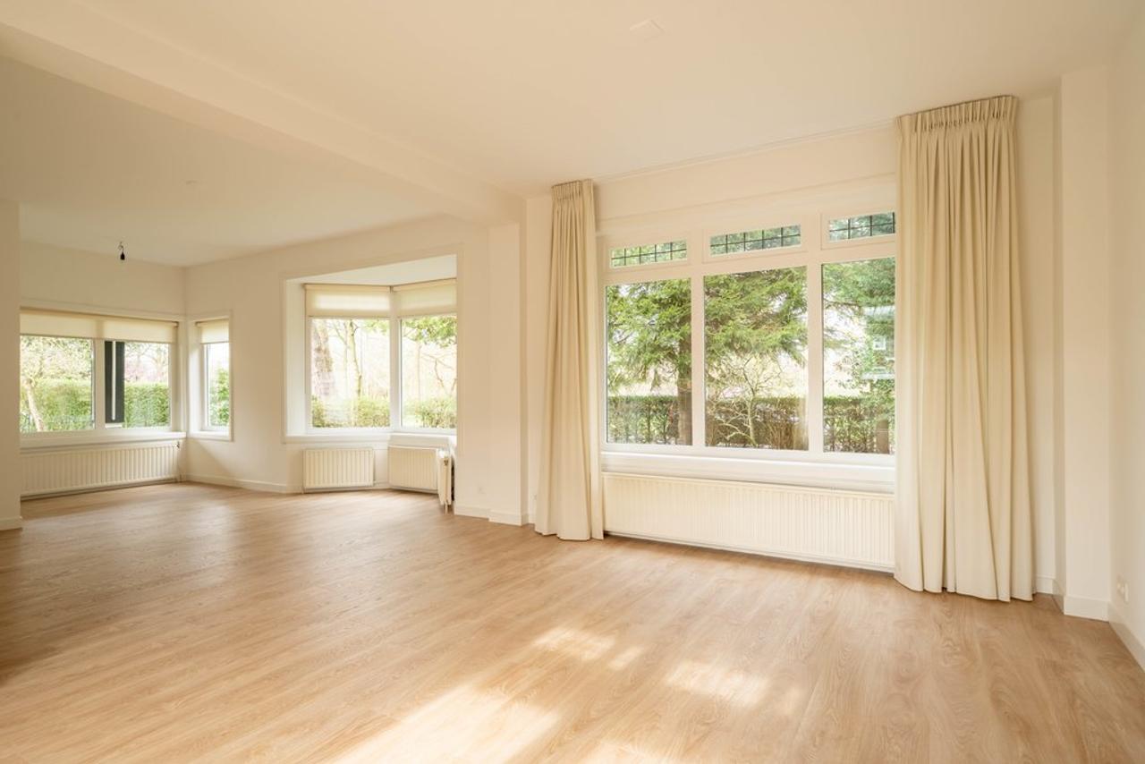 Spacious 1930s Semi-Detached with Garden and Garage - Image 5