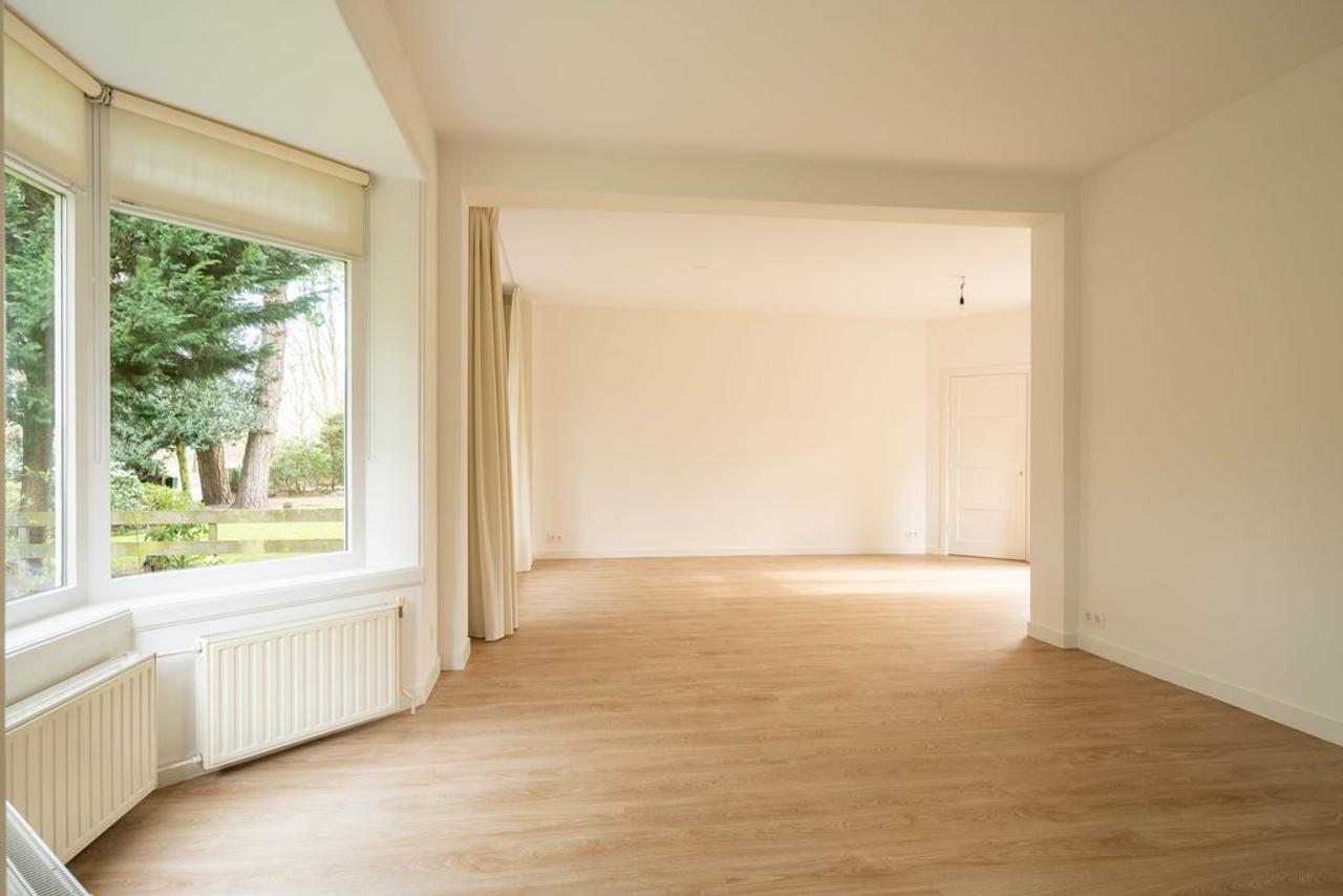 Spacious 1930s Semi-Detached with Garden and Garage - Image 7