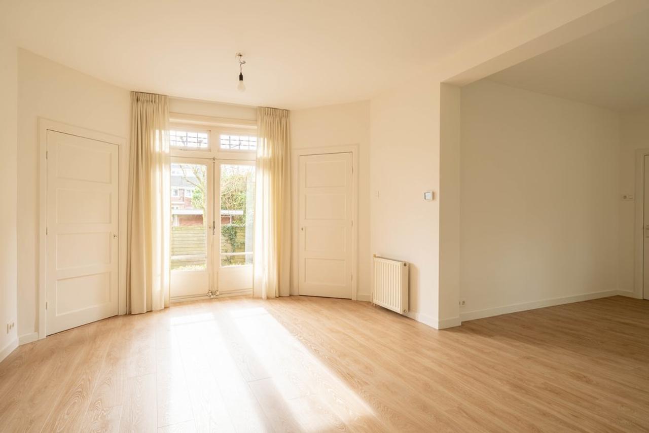 Spacious 1930s Semi-Detached with Garden and Garage - Image 9