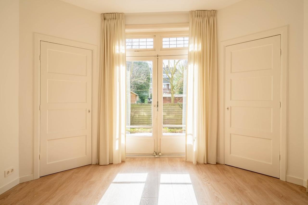 Spacious 1930s Semi-Detached with Garden and Garage - Image 10