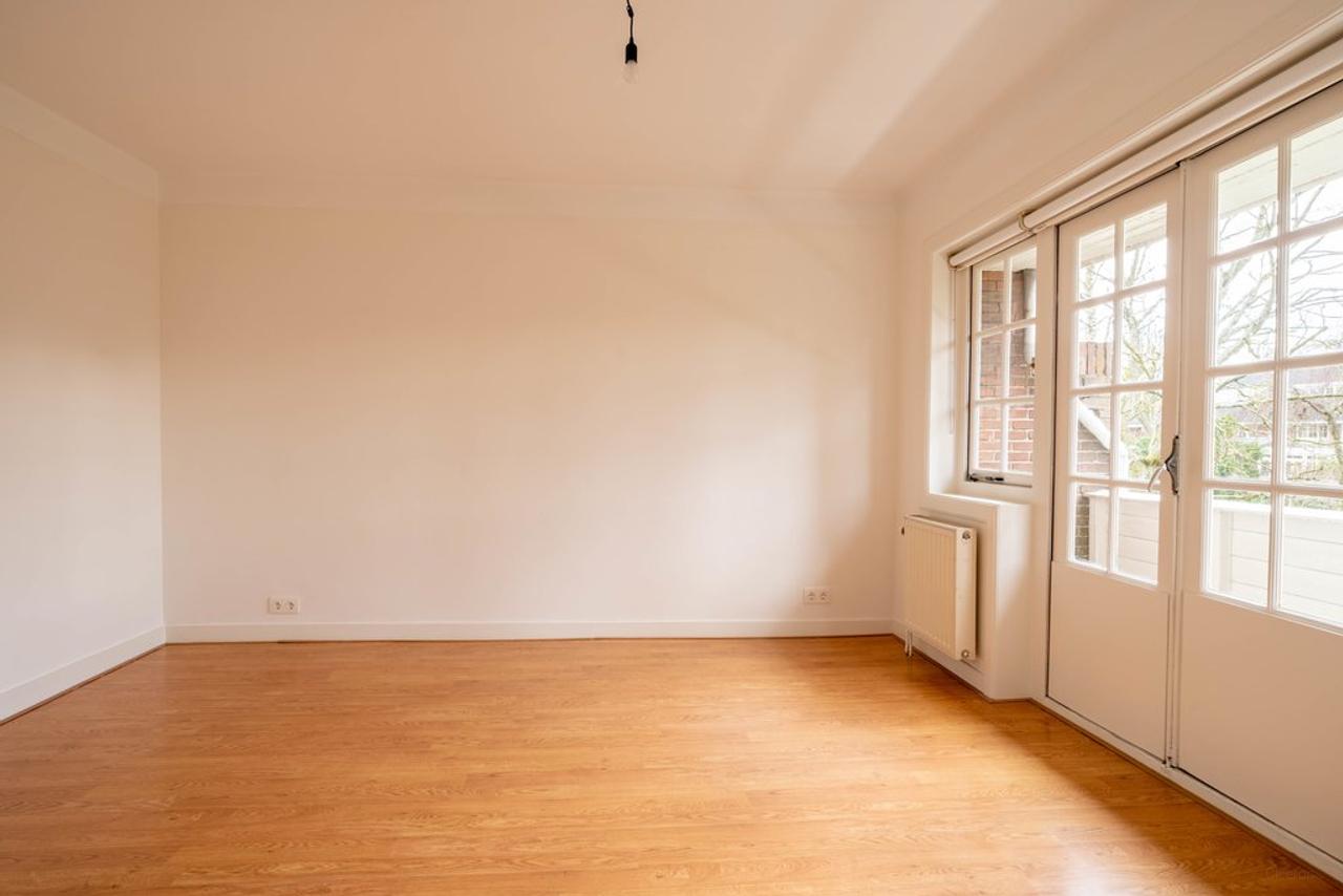 Spacious 1930s Semi-Detached with Garden and Garage - Image 20