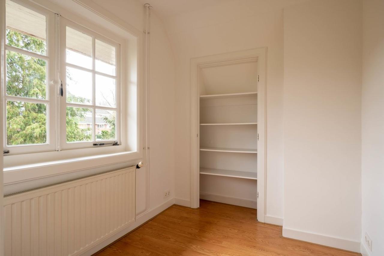 Spacious 1930s Semi-Detached with Garden and Garage - Image 22