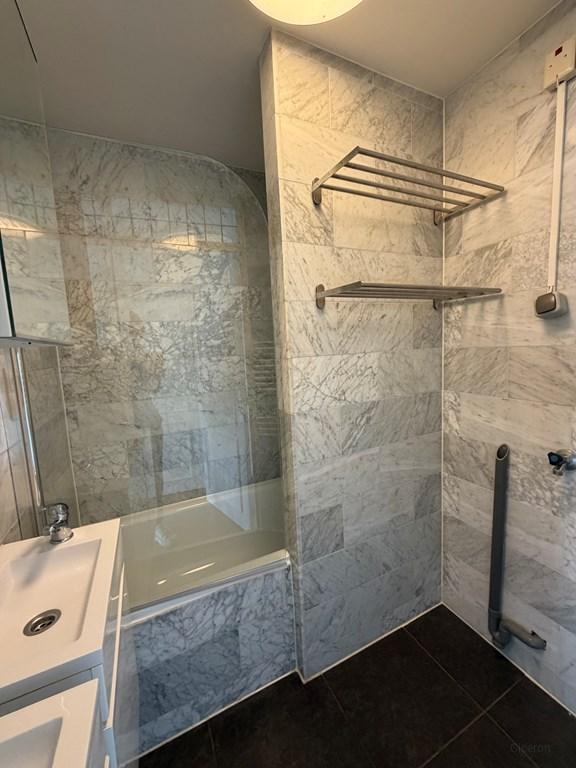 Licht 2-slaapkamerappartement met balkon - Afbeelding 5