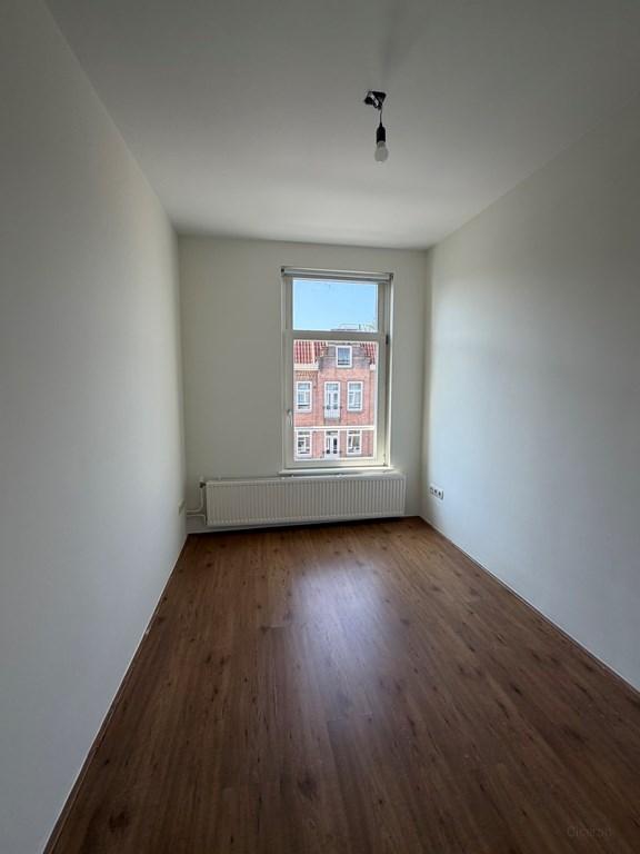 Licht 2-slaapkamerappartement met balkon - Afbeelding 8