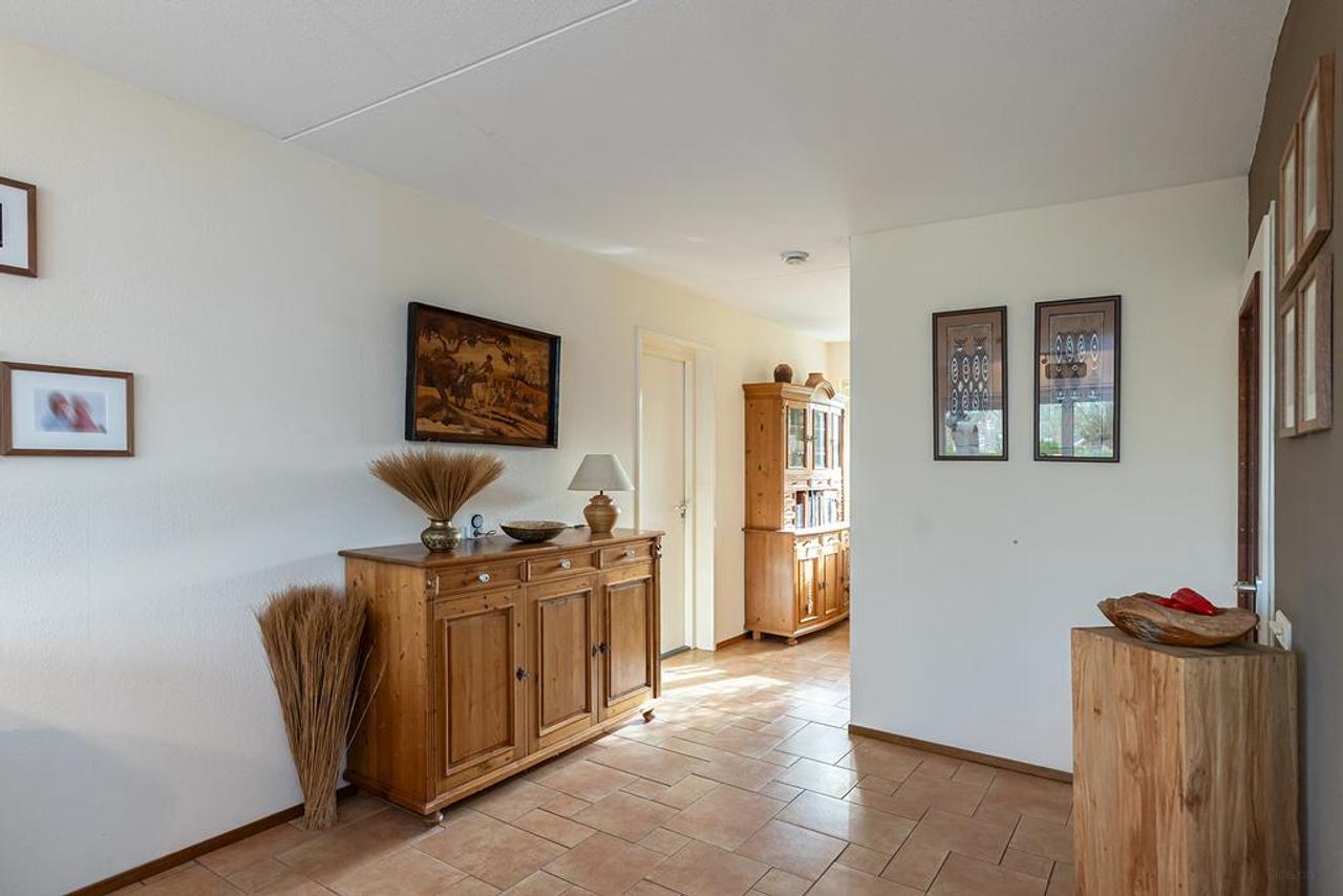 Detached Waterfront Villa in Giessenburg - Image 2