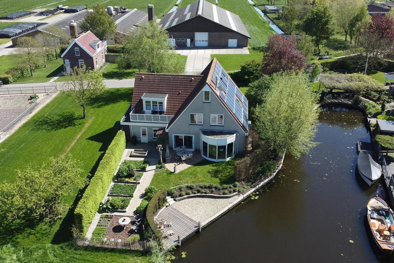 Detached Waterfront Villa in Giessenburg - Image 4