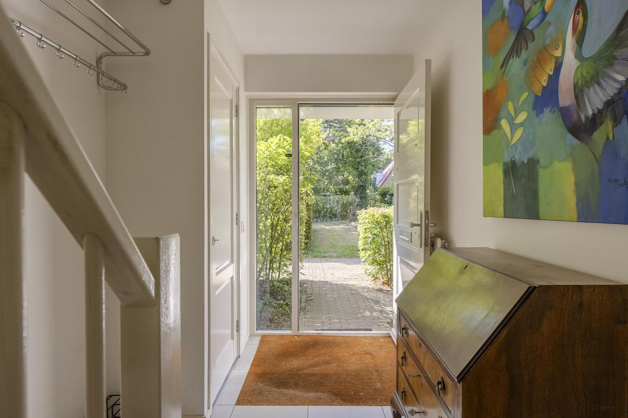 Corner House with Garden in Green Eikendael - Image 4