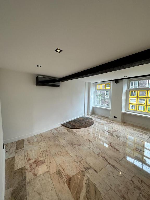 2-Bedroom Apartment in the Heart of Arnhem - Image 12