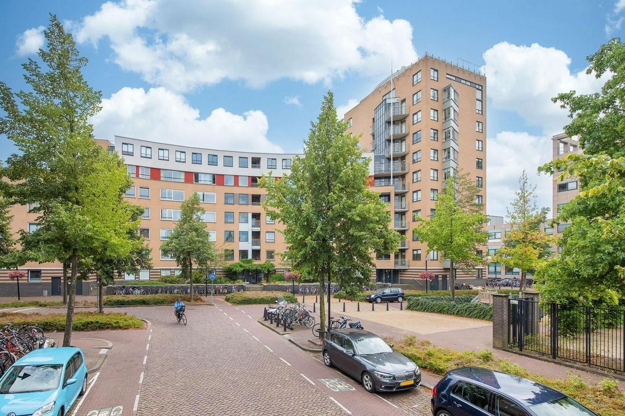 75 m² appartement met zonnig balkon in Utrecht - Afbeelding 1