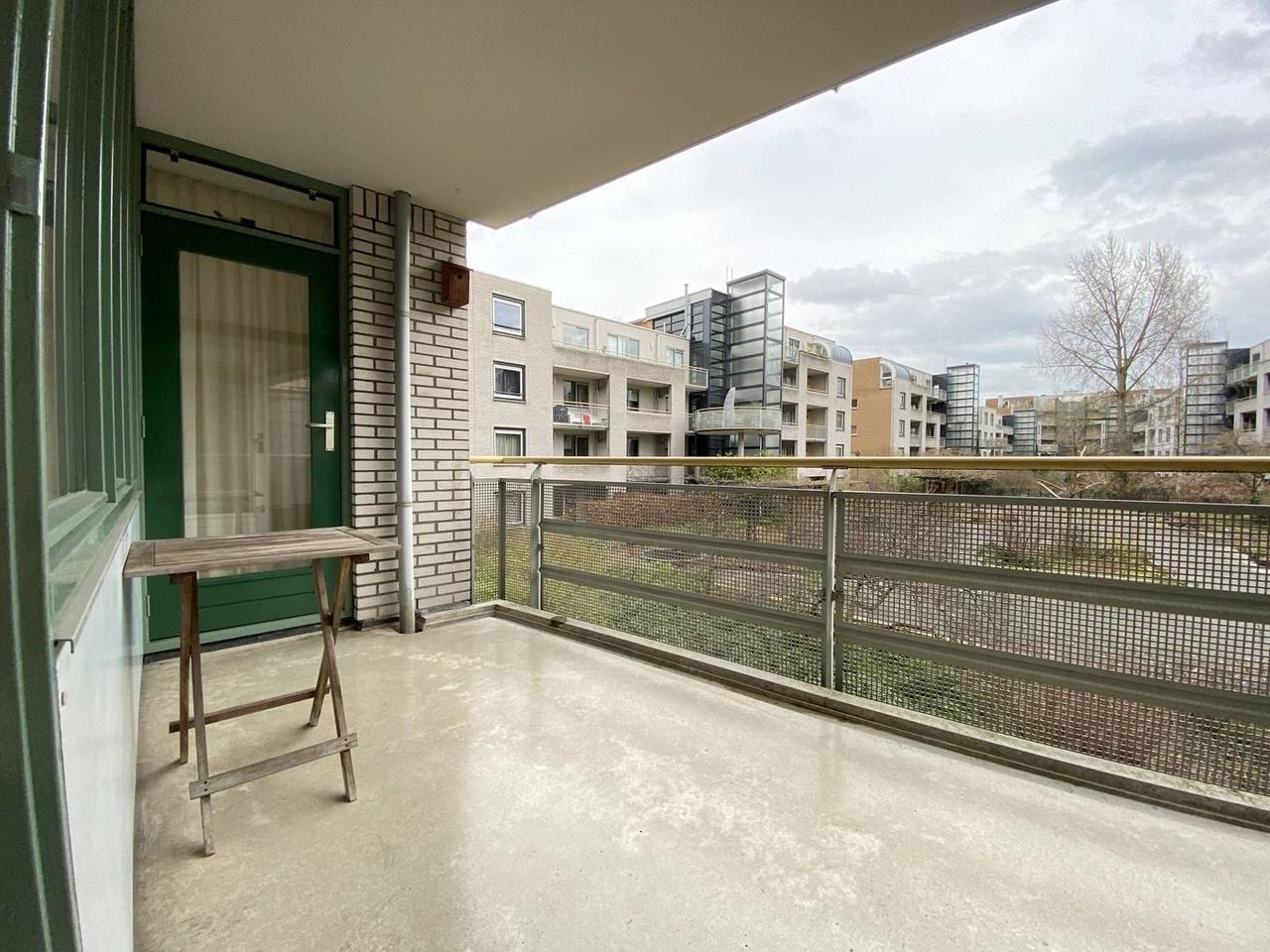 75 m² appartement met zonnig balkon in Utrecht - Afbeelding 2