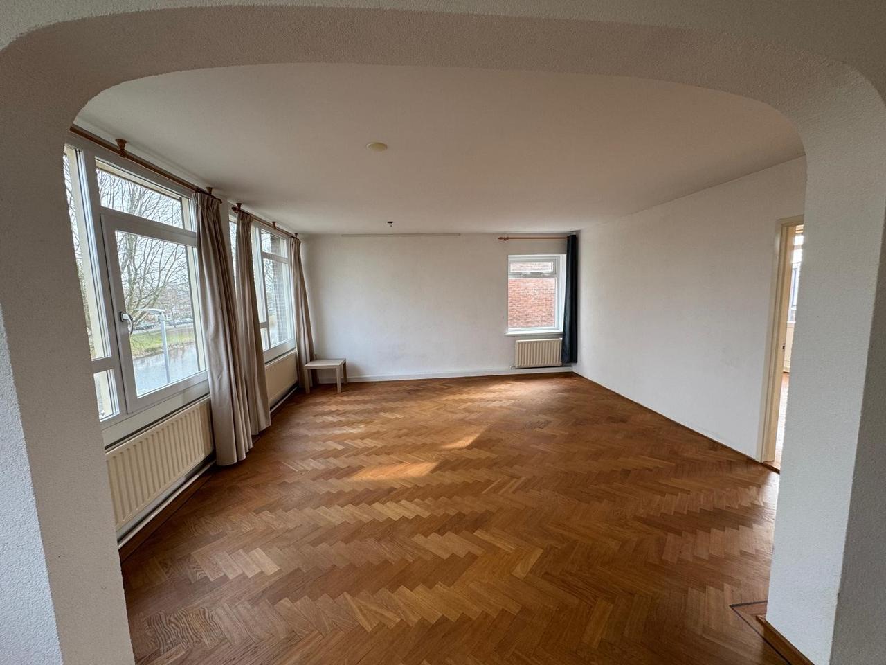 90 m² Student Apartment with Balcony - Image 2