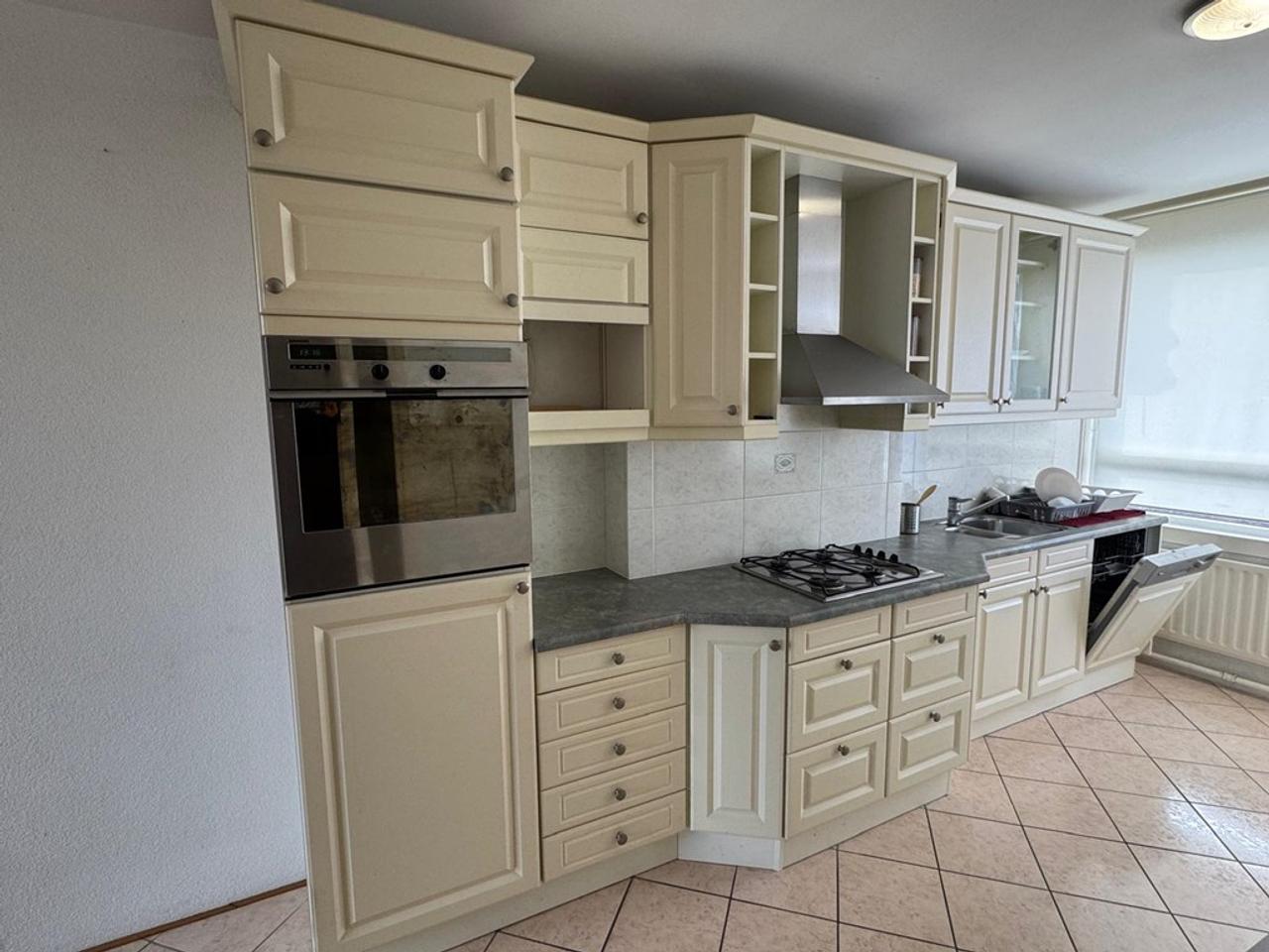 Bright 2-bedroom apartment with balcony - Image 14