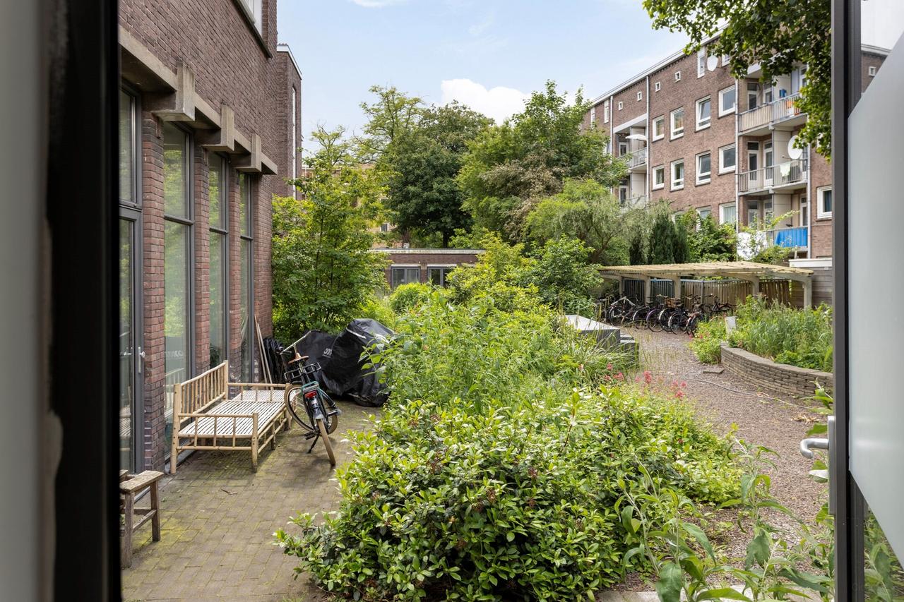 Licht 2-kamerappartement met grote tuin - Afbeelding 15