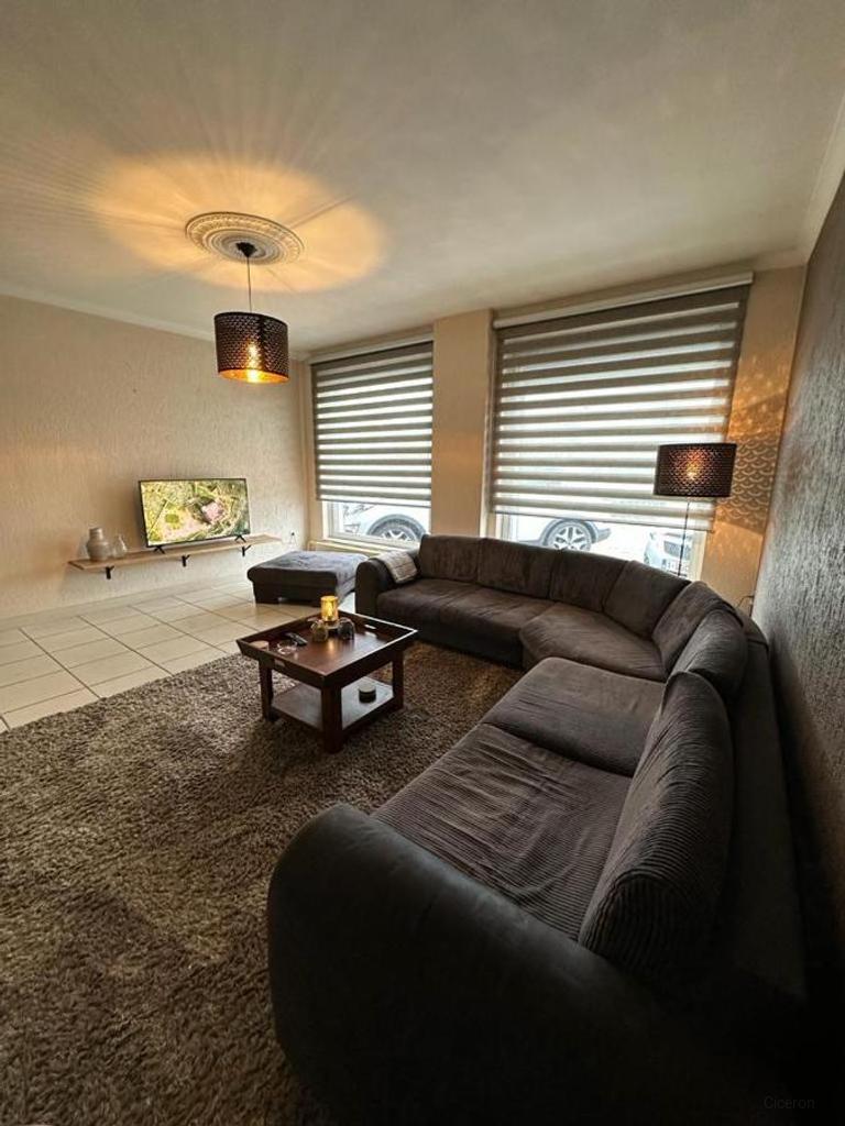 130 m² met 3 slaapkamers in Boschpoort - Afbeelding 2