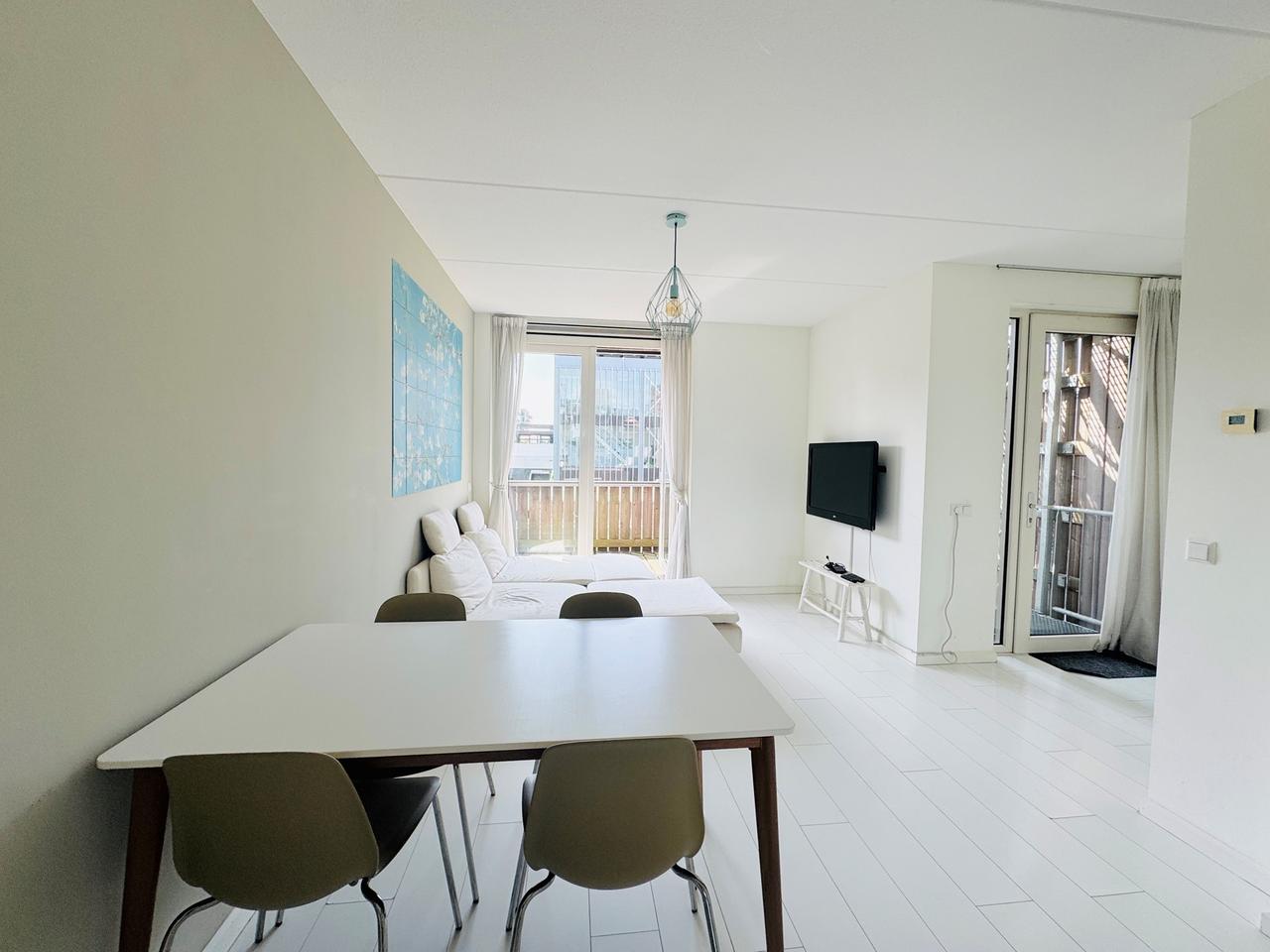 Gemeubileerd 3-kamerappartement met balkon - Afbeelding 1