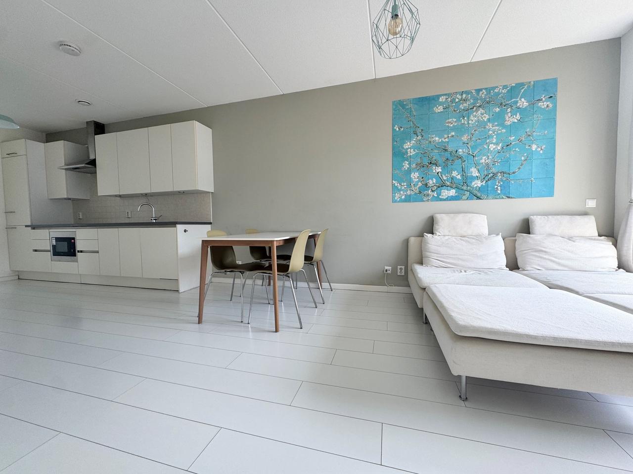 Gemeubileerd 3-kamerappartement met balkon - Afbeelding 2