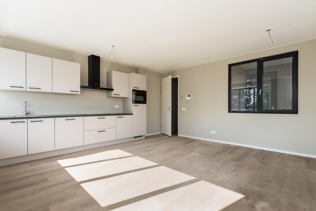 New Apartment with Elevator and Balcony - Image 1