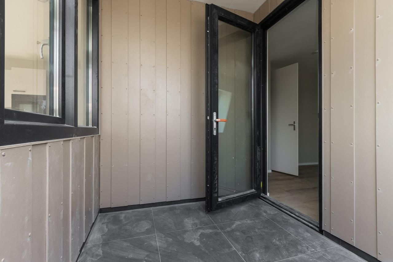 New Apartment with Elevator and Balcony - Image 8