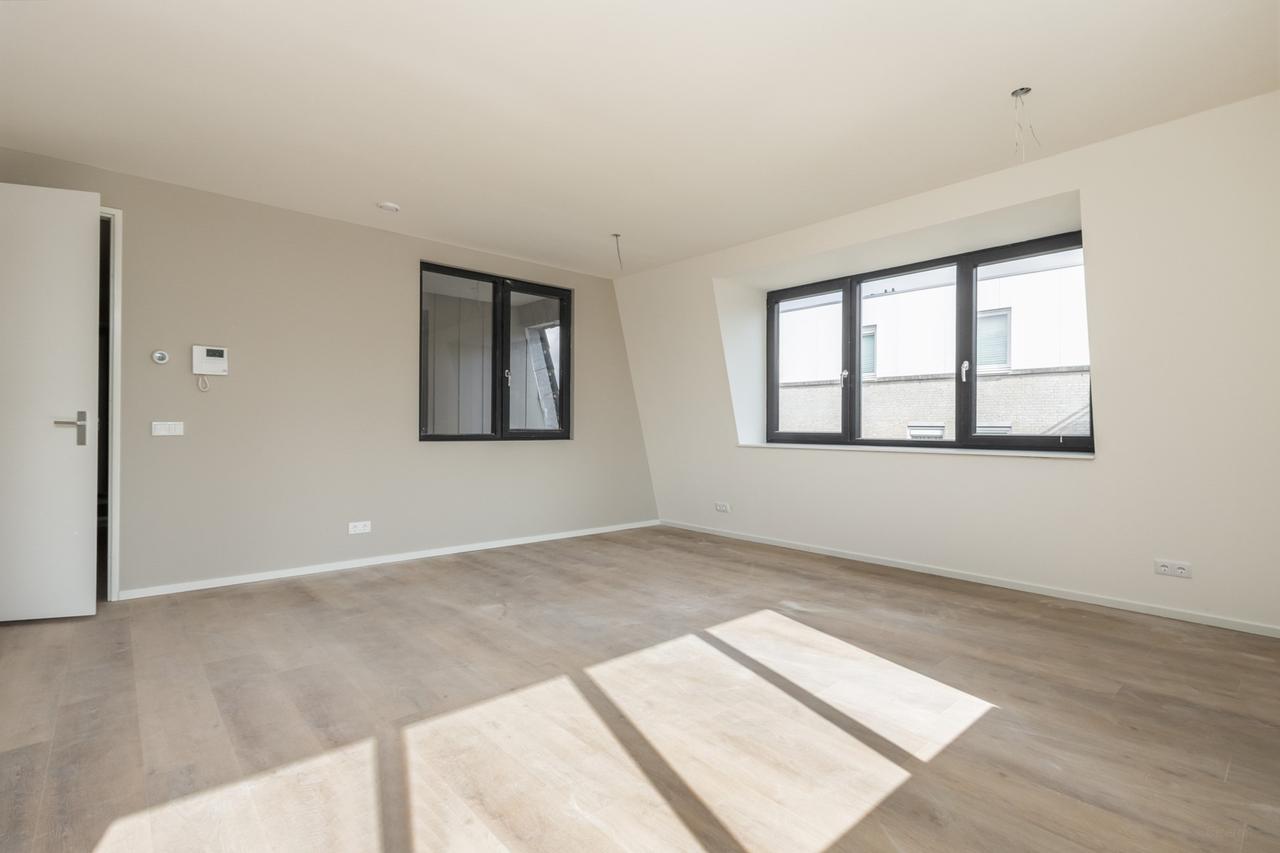 New Apartment with Elevator and Balcony - Image 16