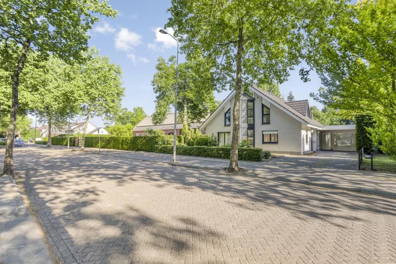 Detached Villa with Sauna in Acht - Image 2