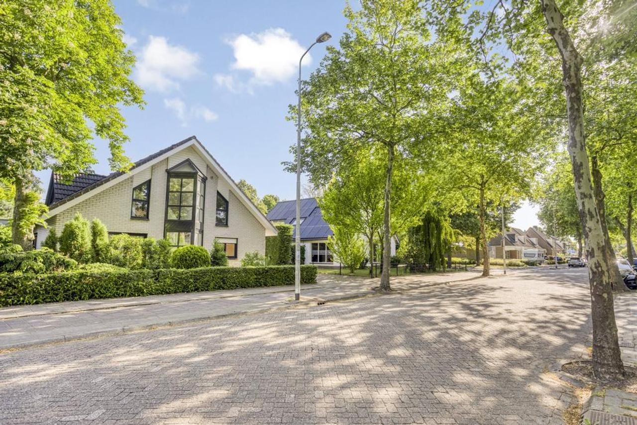 Detached Villa with Sauna in Acht - Image 4