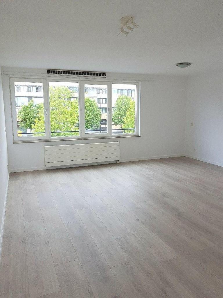 98 m² appartement met balkon in Bijlmer - Afbeelding 2