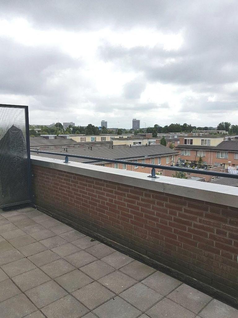 98 m² appartement met balkon in Bijlmer - Afbeelding 3