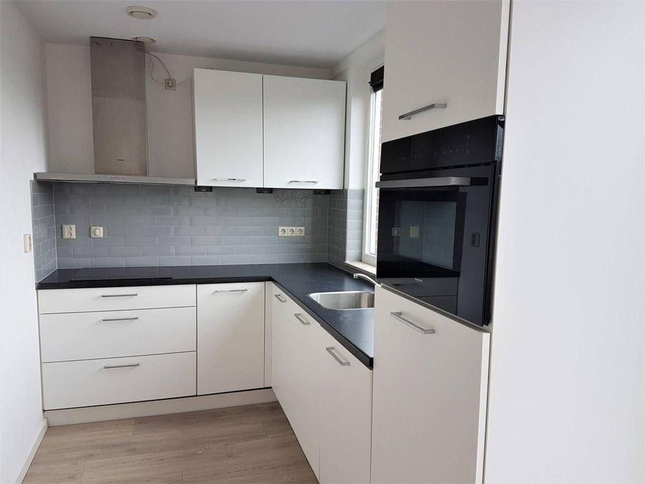 98 m² appartement met balkon in Bijlmer - Afbeelding 12