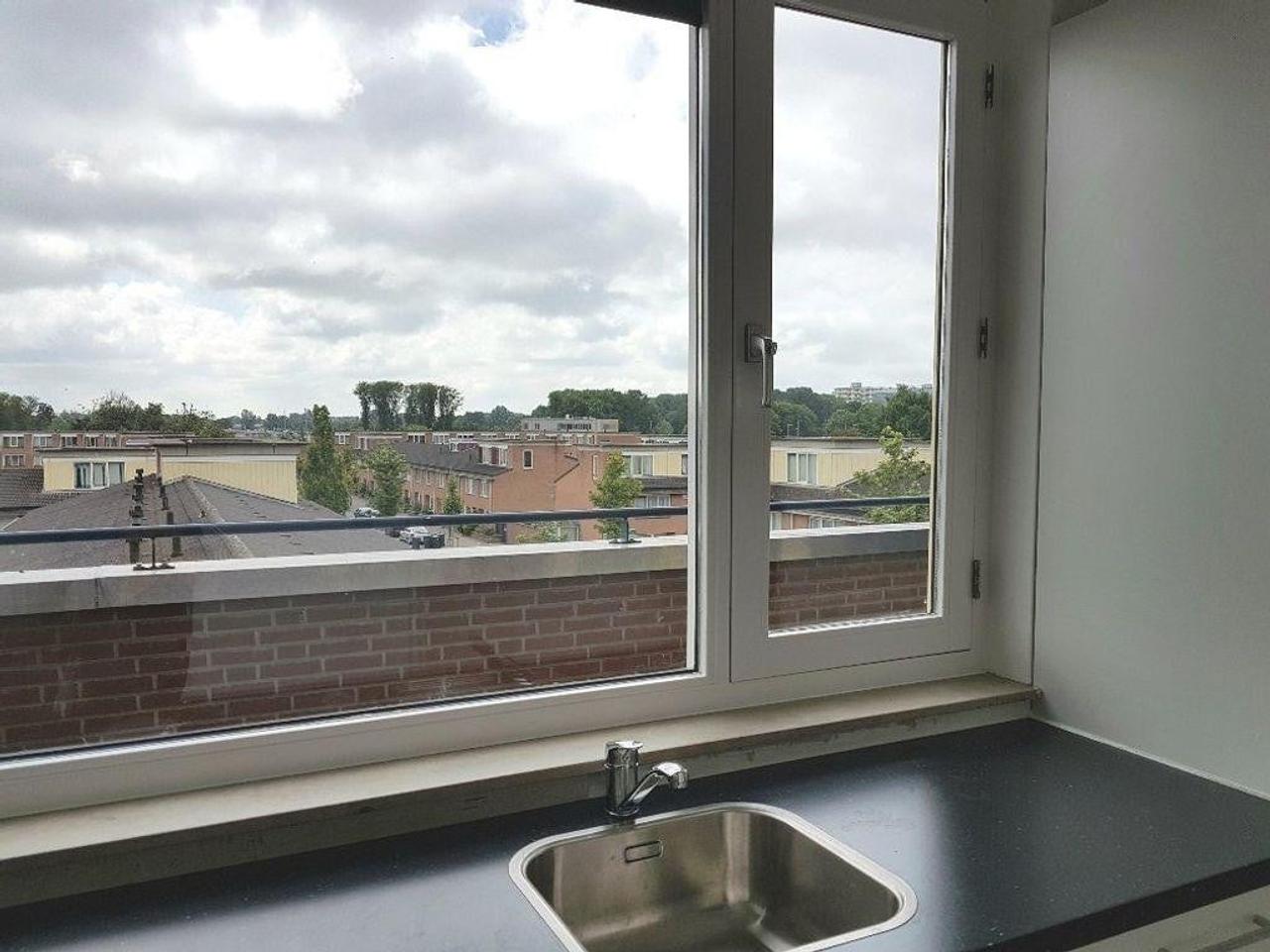 98 m² appartement met balkon in Bijlmer - Afbeelding 13