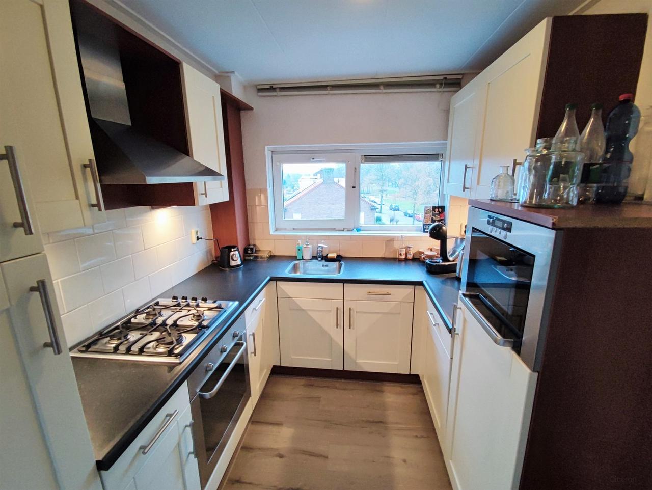 Apartment with Balcony and 2 Bedrooms - Image 3