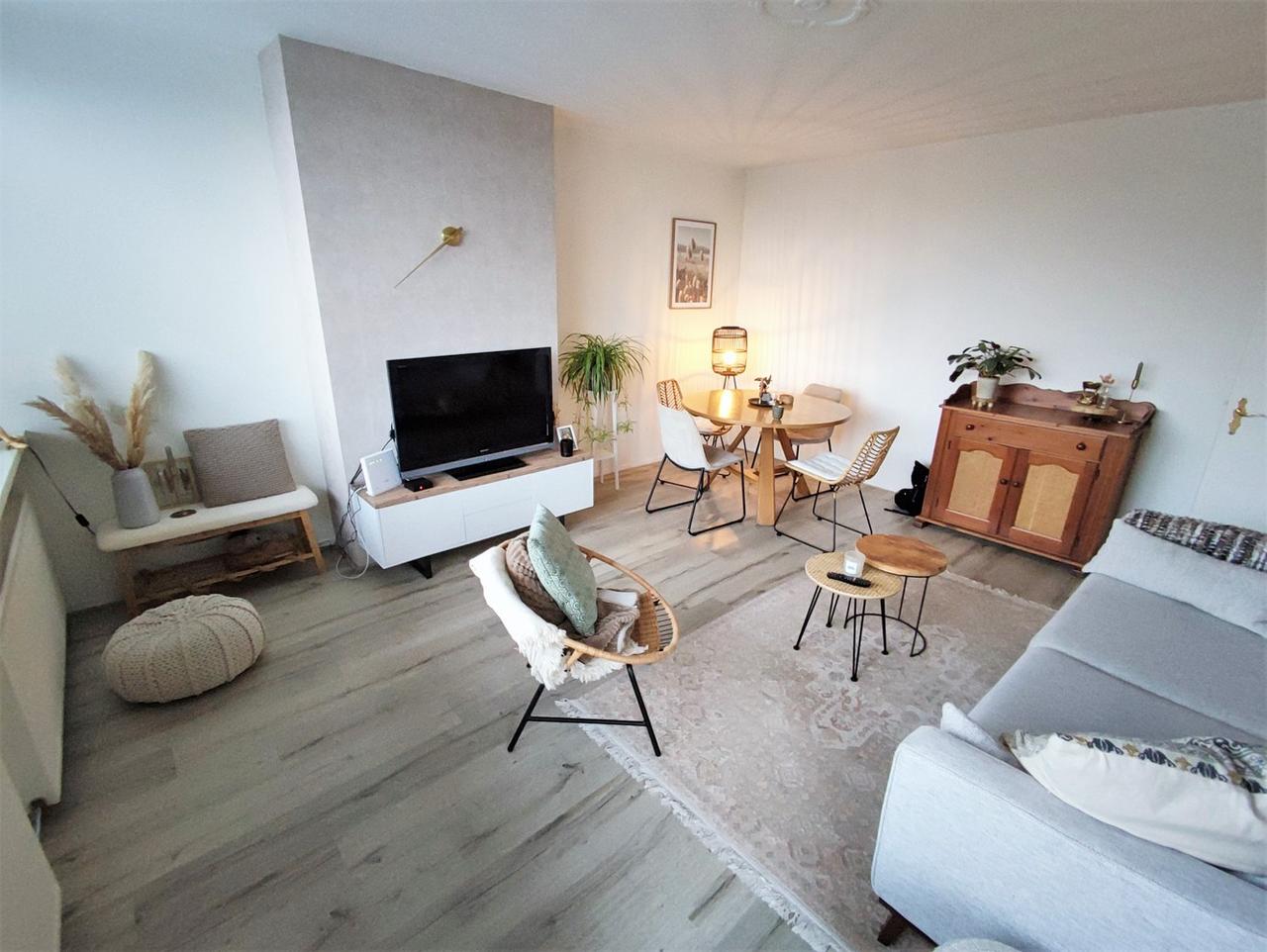 Apartment with Balcony and 2 Bedrooms - Image 6