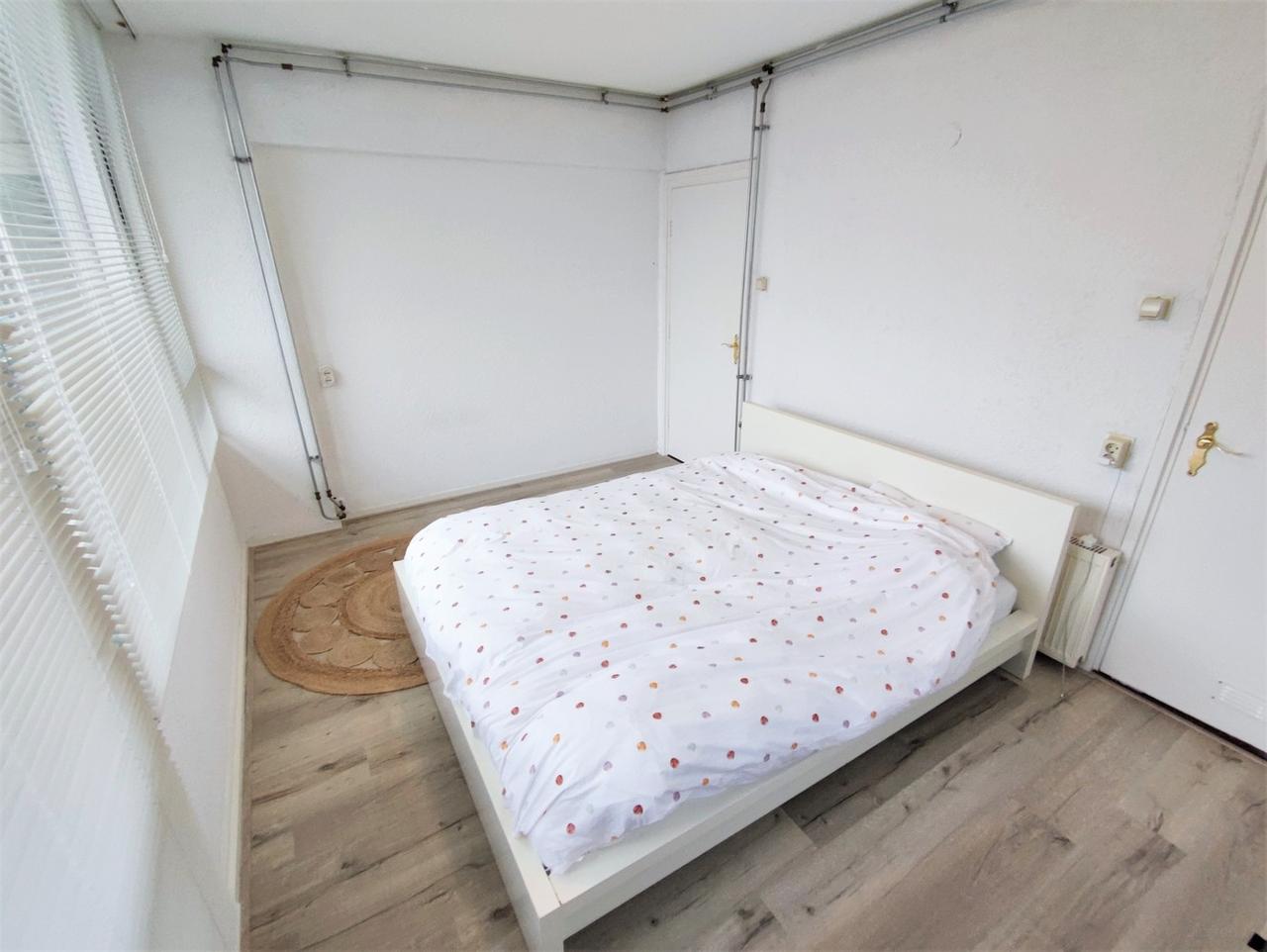 Apartment with Balcony and 2 Bedrooms - Image 7