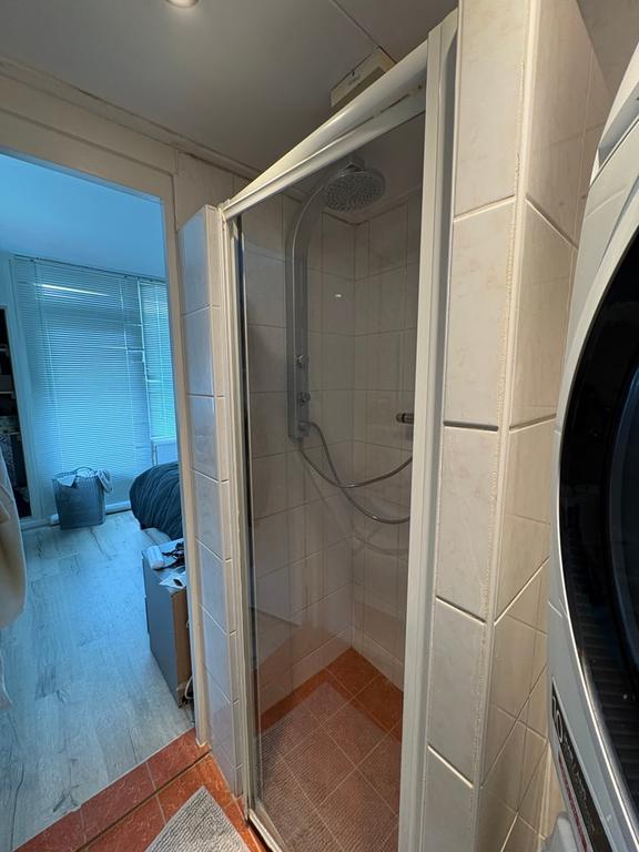 Apartment with Balcony and 2 Bedrooms - Image 10